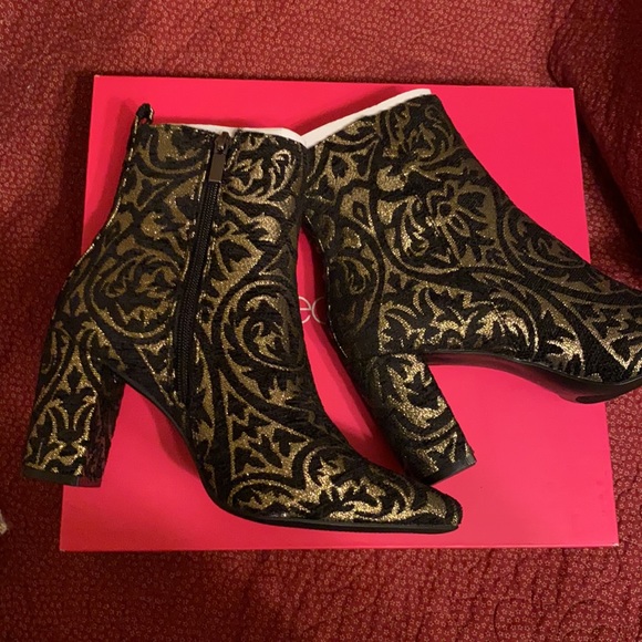 NWT Shoedazzle Blk & Gold Arsbesque Olyvia Booties - Picture 4 of 12
